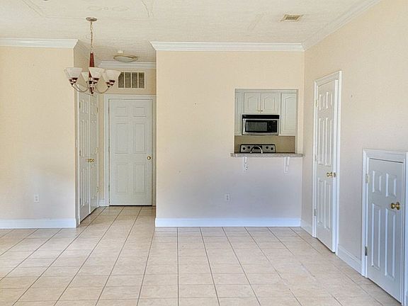 2nd image of 205 San Vincente St