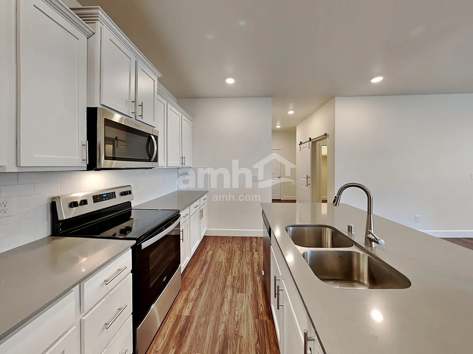 5 bed, 3.5 bath, 2264 sqft, $3,510 — Photo 3