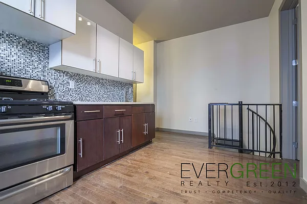 Rented by Evergreen Apartments BK | media 5