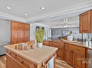 216 E Pat Ln, Caldwell, ID 83607