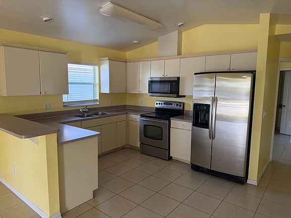 5th image of 3721 SW Santa Barbara Pl #1