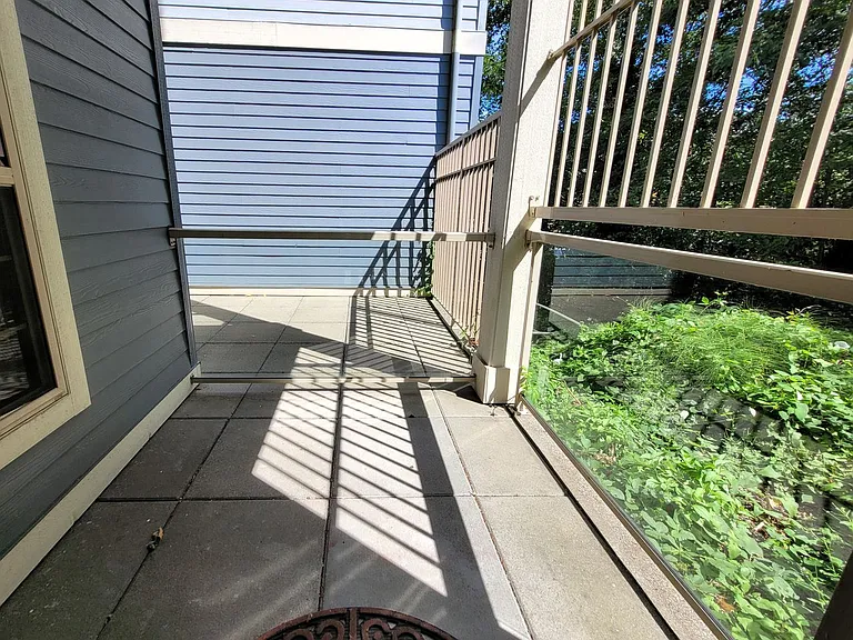 910 Gladstone St #110 — Photo 11