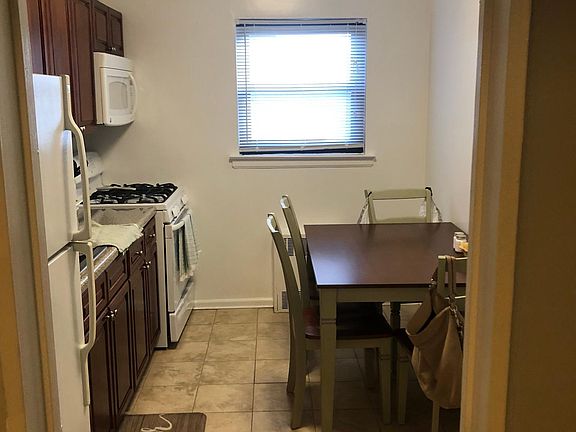 5th image of 3624 Bell Blvd #3FL
