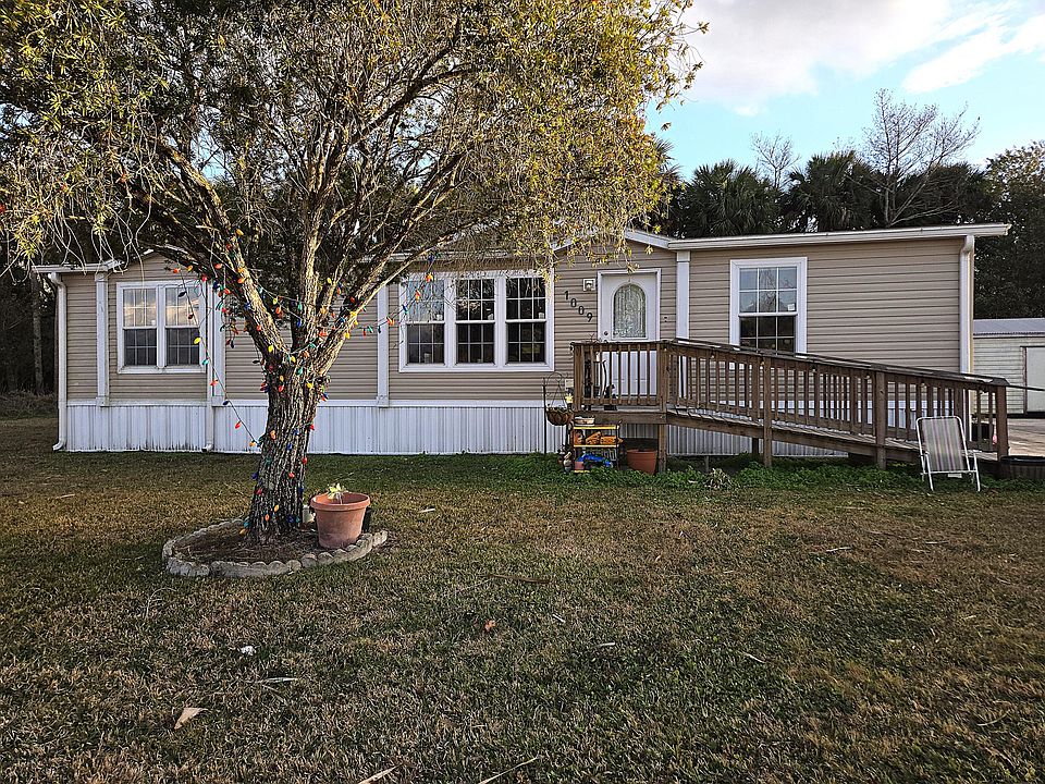 1st image of 1009 NE 5th Street