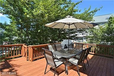 SECLUDED DECK