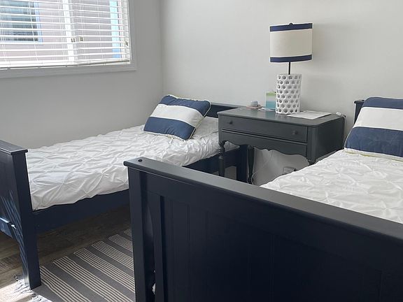 2nd bedroom Has twin beds , ample closet space and easy spot to work Or study with good light