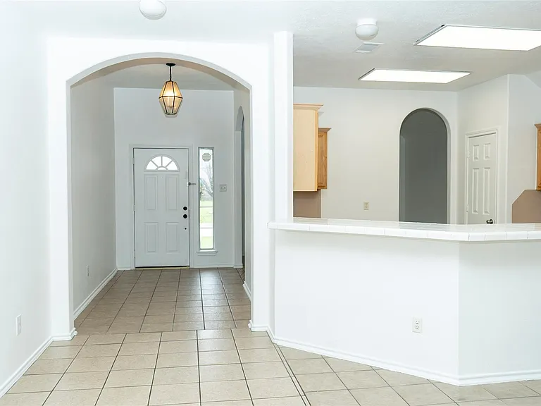 12914 Pinehall Ln — Photo 6