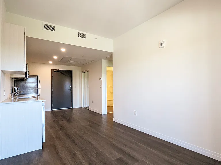387 King St E #410 — Photo 5