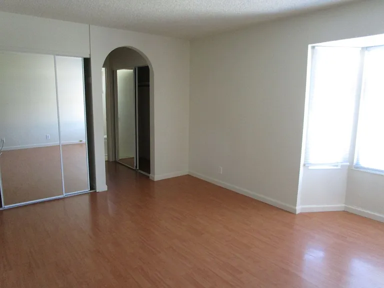 812 Briarwood Ct — Photo 13
