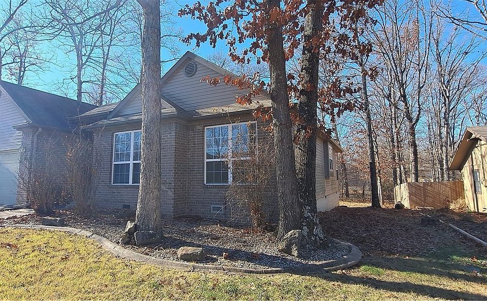 1st image of 3 Yarmouth Dr