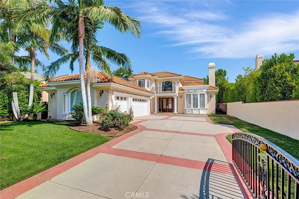 639 W Longden Ave photo 1