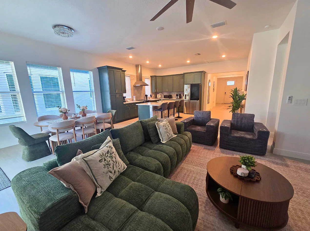 4 bed, $4,000 — Photo 1