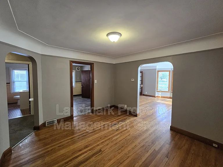 9657 E Outer Dr — Photo 8