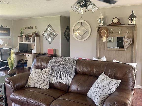 5th image of 6005 Wilshire Dr
