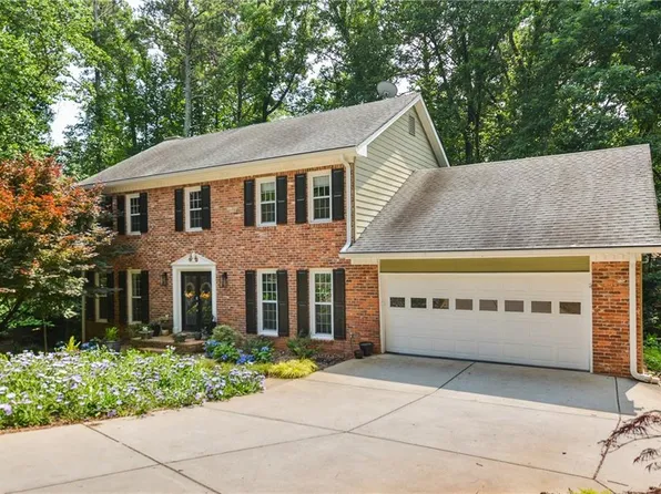 3453 Drayton Dr NE, Roswell, GA 30075