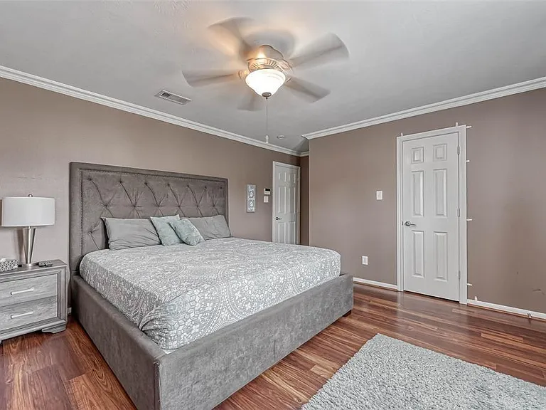 1204 Andrews St — Photo 6