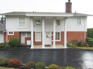 2090 Westdean Cres #2, West Vancouver, BC V7V 3Z9