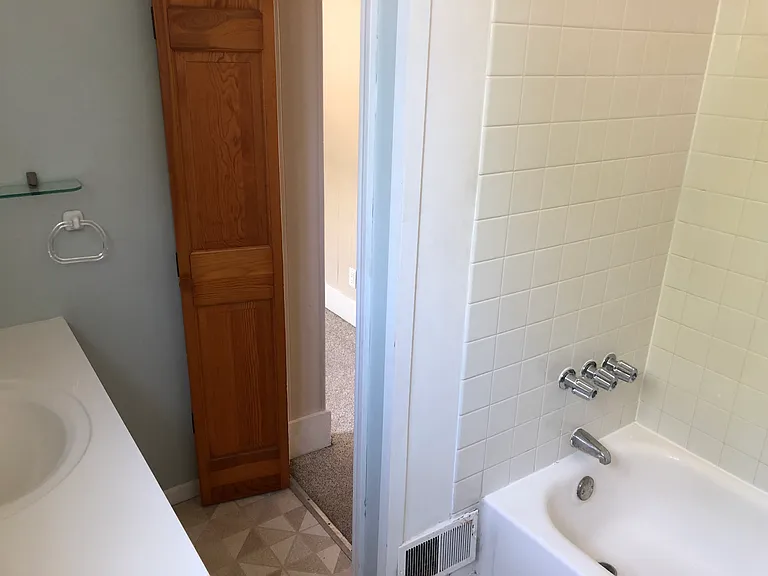 1300 Hutchins Ave — Photo 5