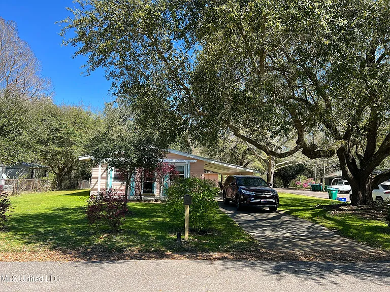 2 Fleetwood Pl — Photo 3