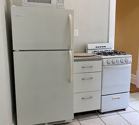 4th image of 620 Hawthorne St NE