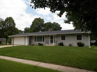 6916 Prairie Dr, Middleton, WI 53562