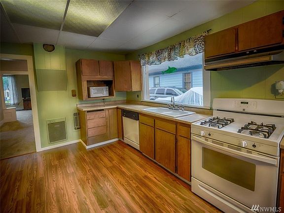 3rd image of 136 Karr Ave
