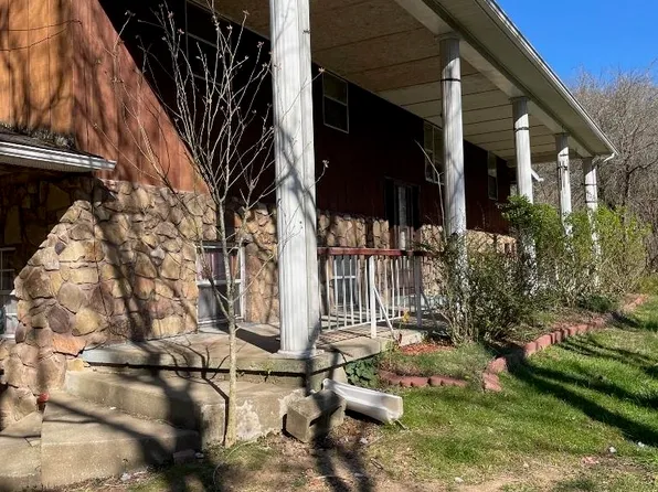 237 Cherry Branch Rd, Wayne, WV 25570