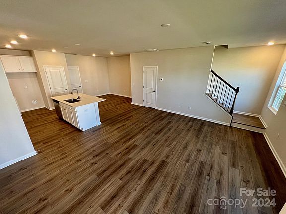 3rd image of 9658 Old Garden Cir