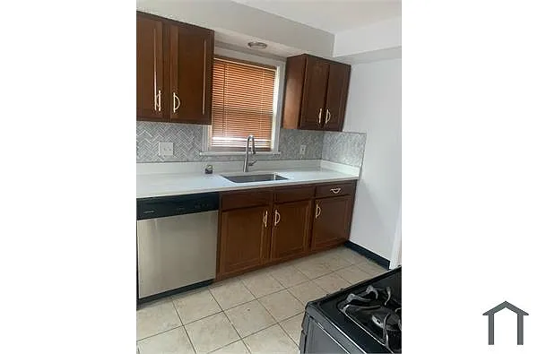 17002 Glendale Ave photo 1