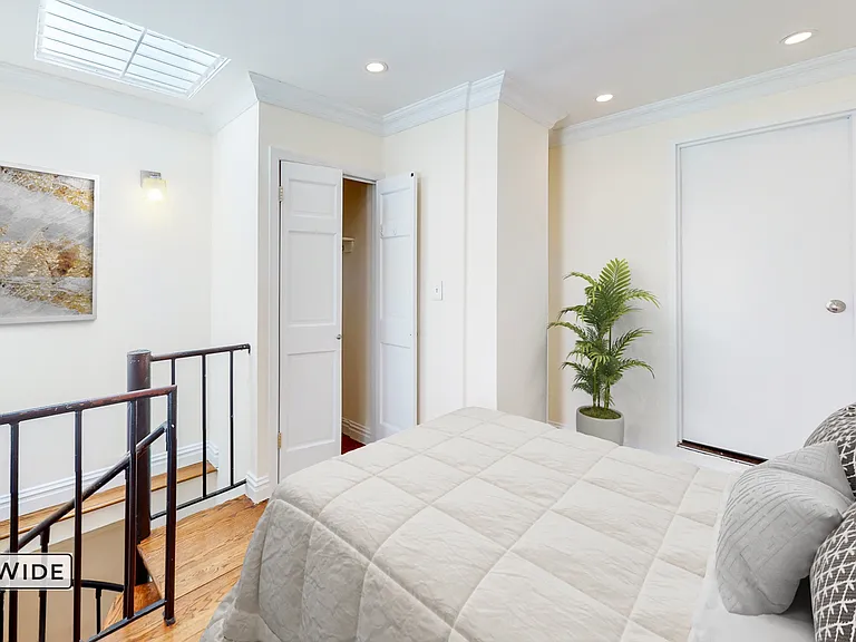 1867 2nd Ave #5D — Photo 3