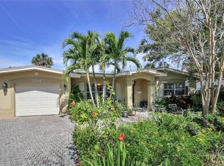 204 Flamingo Dr, Belleair, FL 33756