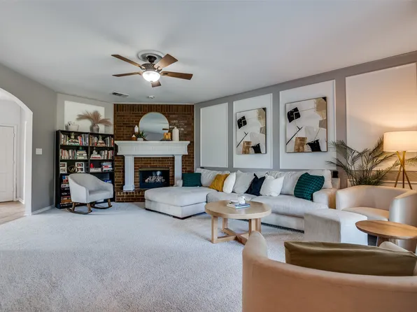 553 Wendy Ln, Desoto, TX 75115