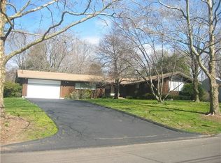 132 Sky Top Ter, Fairfield, CT 06825