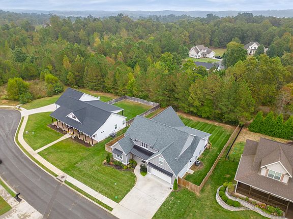 5th image of 210 Stonebridge Ln NE