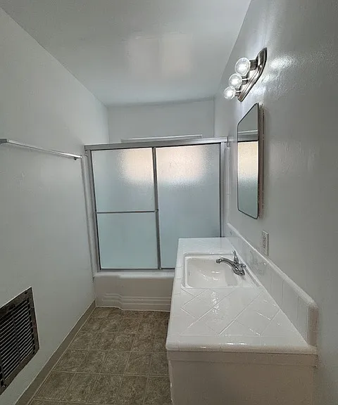 953 6th St #3 — Photo 5