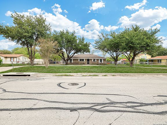 2nd image of 443 GLENOAK DR