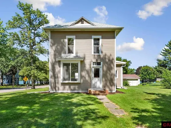 711 E Humphrey St, Lake Crystal, MN 56055