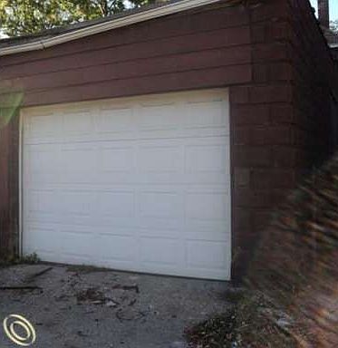 2nd image of 215 Summit St