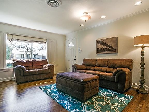 4th image of 3648 S Hills Ave