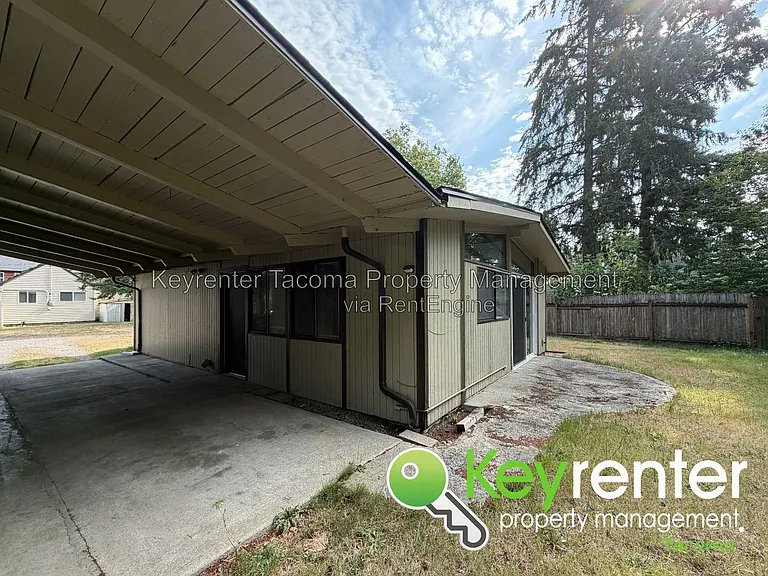 5720 62nd St W #3 — Photo 12