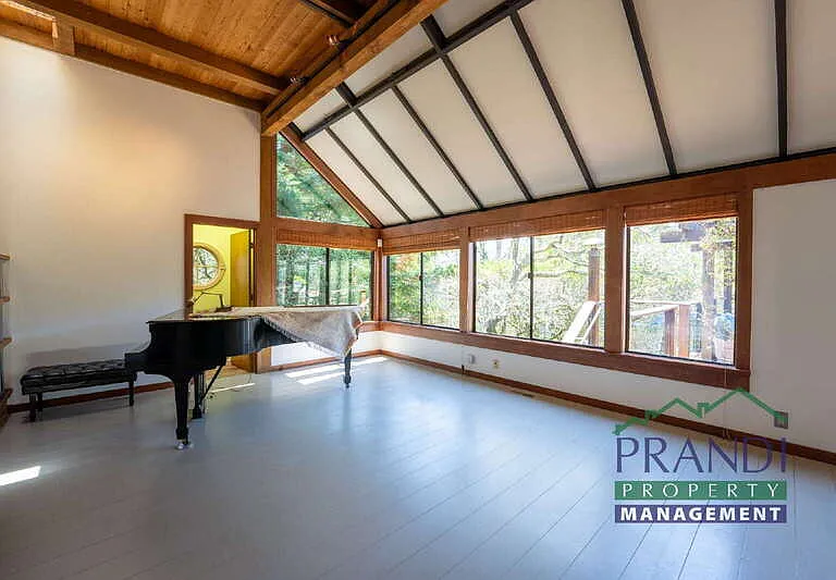 377 Summit Ave — Photo 8