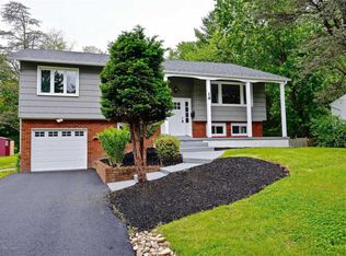 19 Old Queens Blvd, Manalapan, NJ 07726