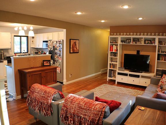 2nd image of 752 121st Ln NE