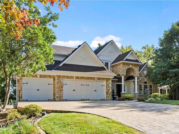 422 Southshore Dr, Lake Winnebago, MO 64034