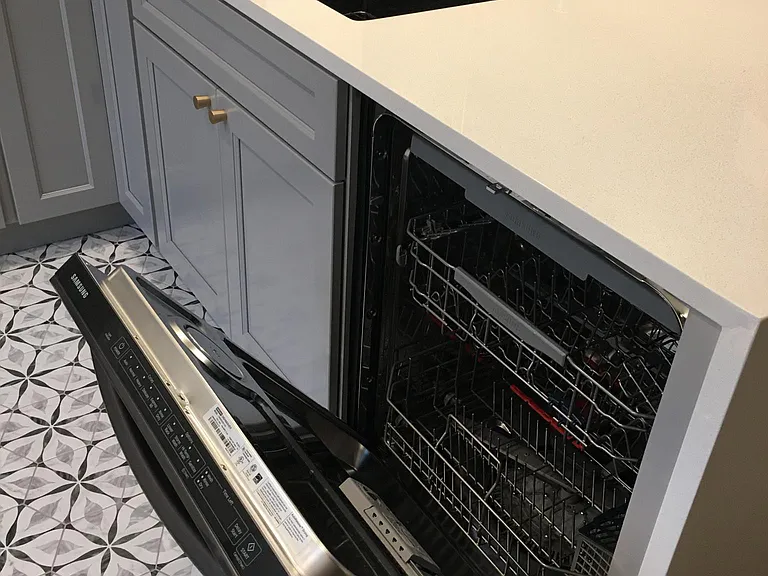 2021 Samsung dishwasher with stainless steel interior