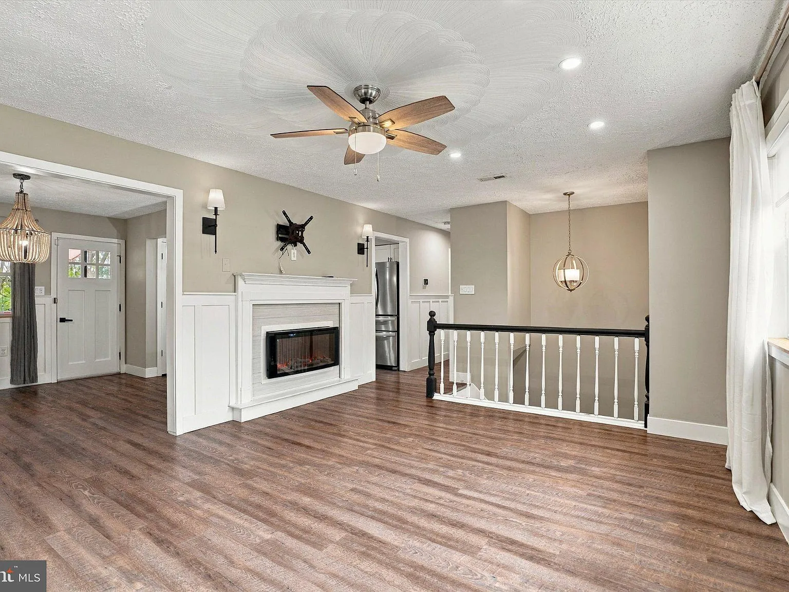 4 bed, 2.5 bath, 2238 sqft, $3,500 — Photo 3