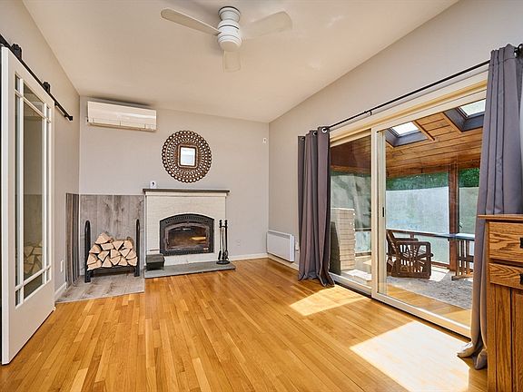 3rd image of 55 Huckle Hill Rd