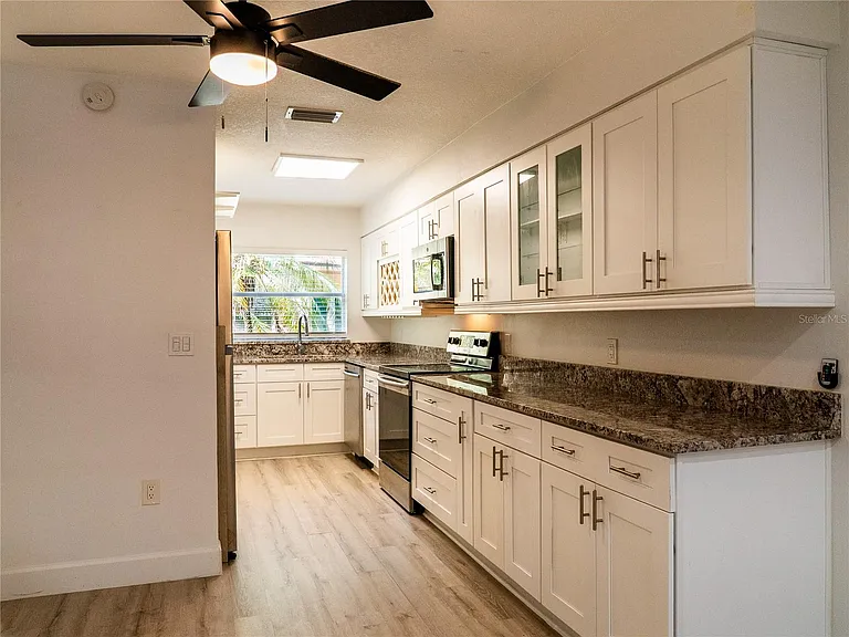 517 S Summerlin Ave — Photo 6