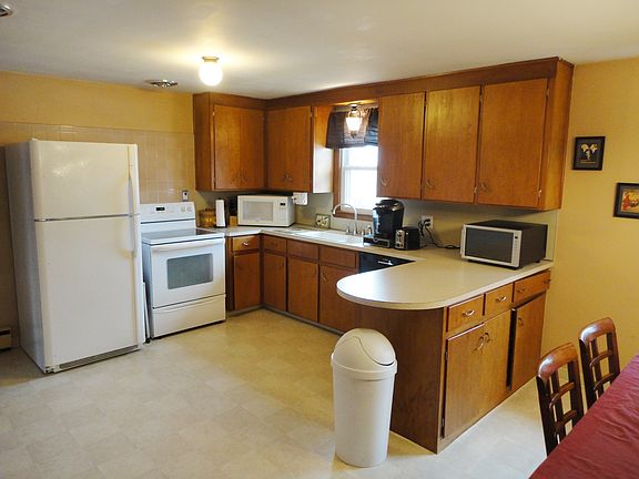 2nd image of 3659 Columbia St