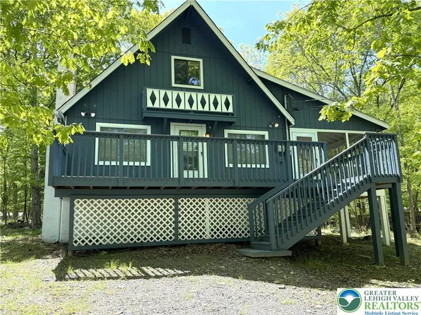 3176 Cherry Ridge Rd, Bushkill, PA 18324